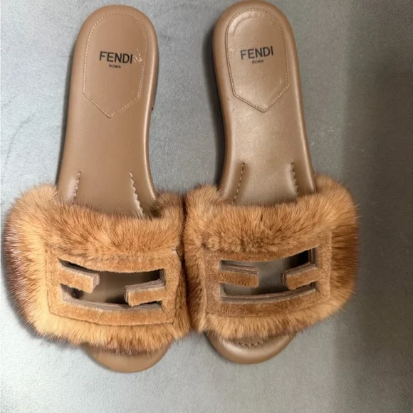 Fendi Baguette Mink Slides - Picture 4 of 4